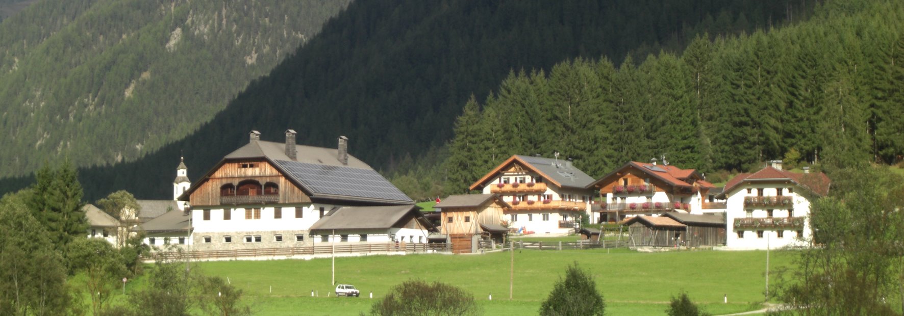 Appartamenti moderni con vista sulle montagne, immerse nel verde e in posizione tranquilla.